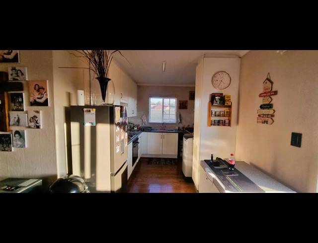 2 BEDROOM TOWNHOUSE FOR SALE IN ROOIHUISKRAAL NORTH